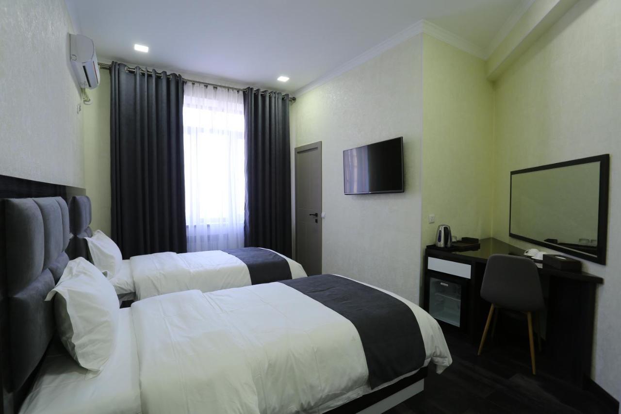 Hotel 777 Ντουσαμπέ Εξωτερικό φωτογραφία