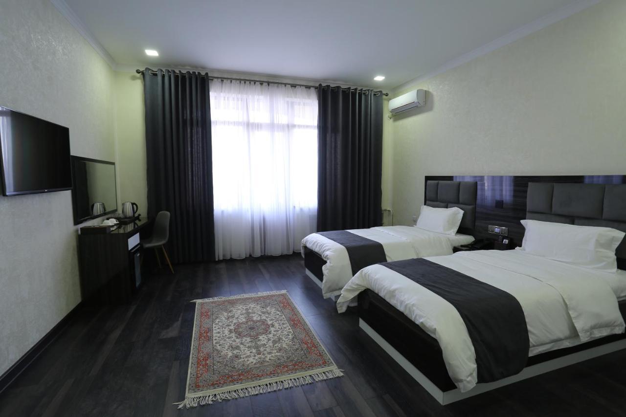 Hotel 777 Ντουσαμπέ Εξωτερικό φωτογραφία